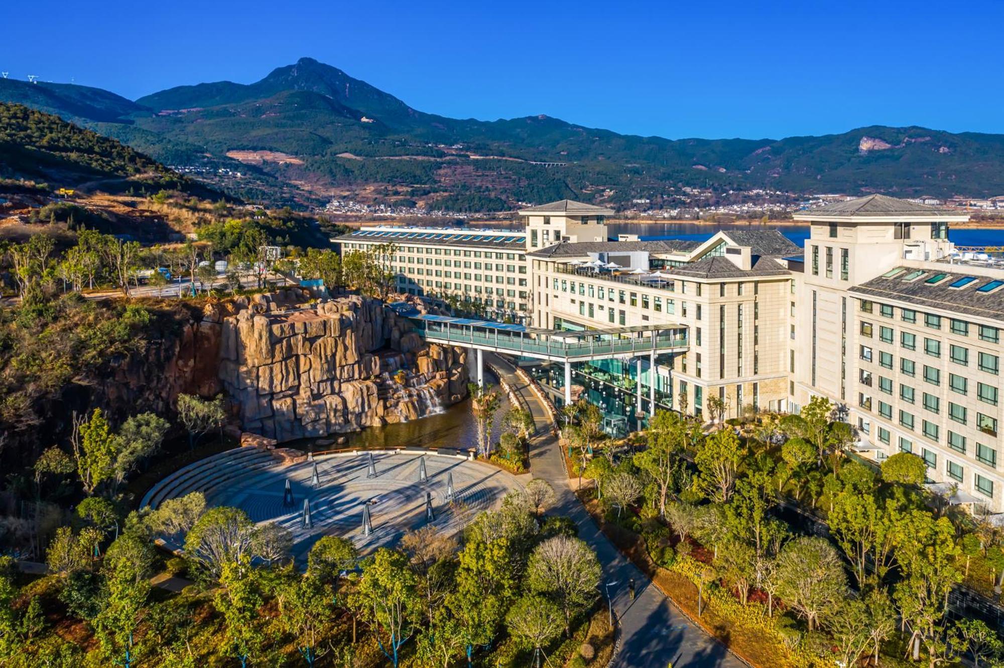 Отель Hilton Lijiang Лицзян Экстерьер фото